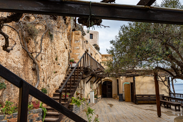 Vor der Kirche – In front of the Church